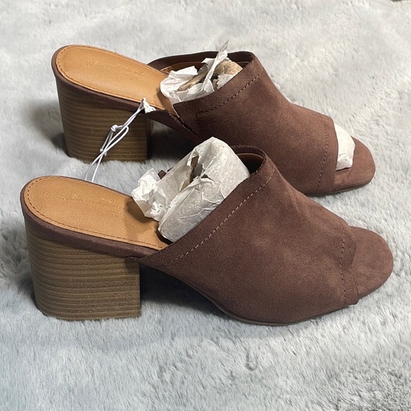 Universal Threat - Heeled Sandals - Picture 4 of 9